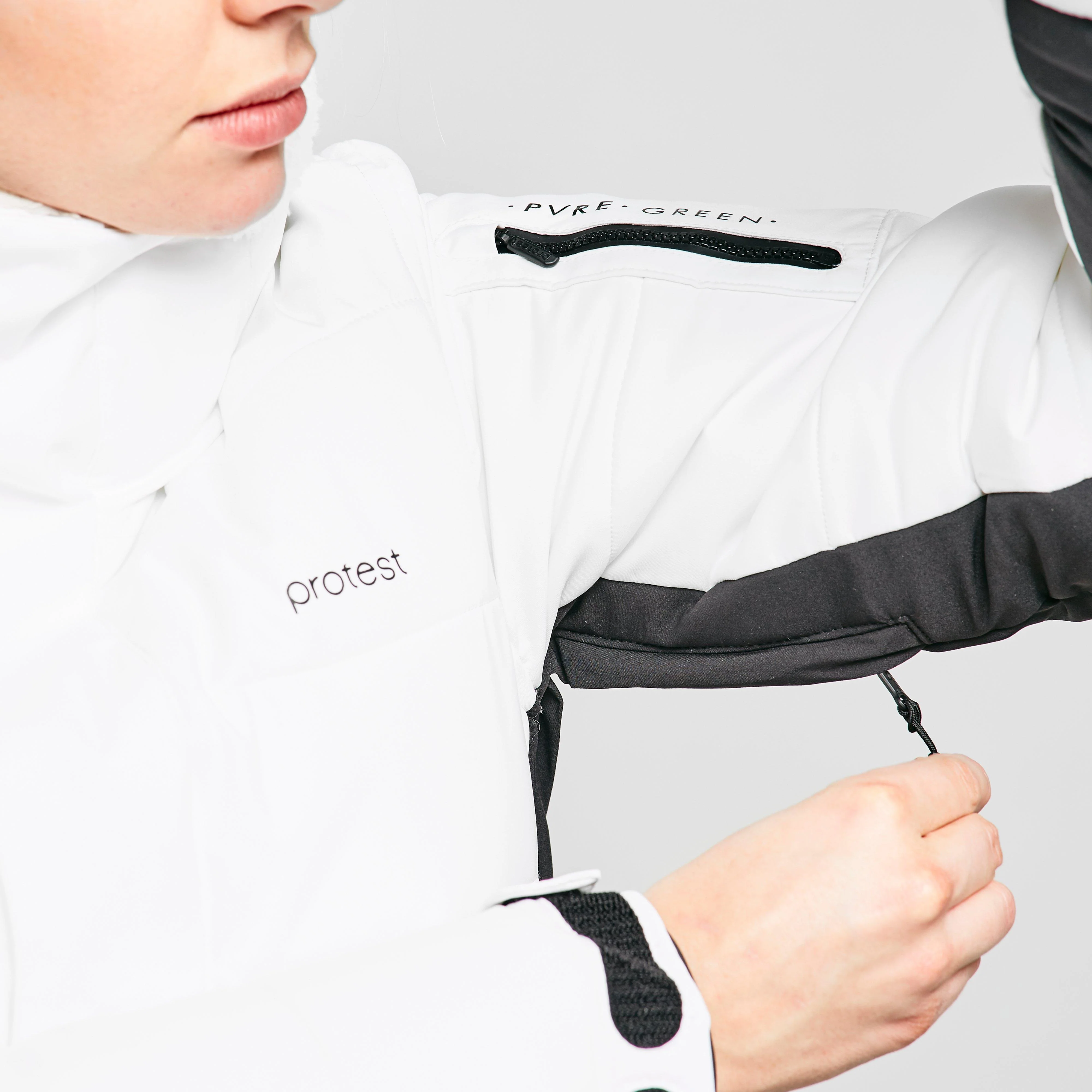 Women’s Becca Fitted Ski Jacket - Image 8