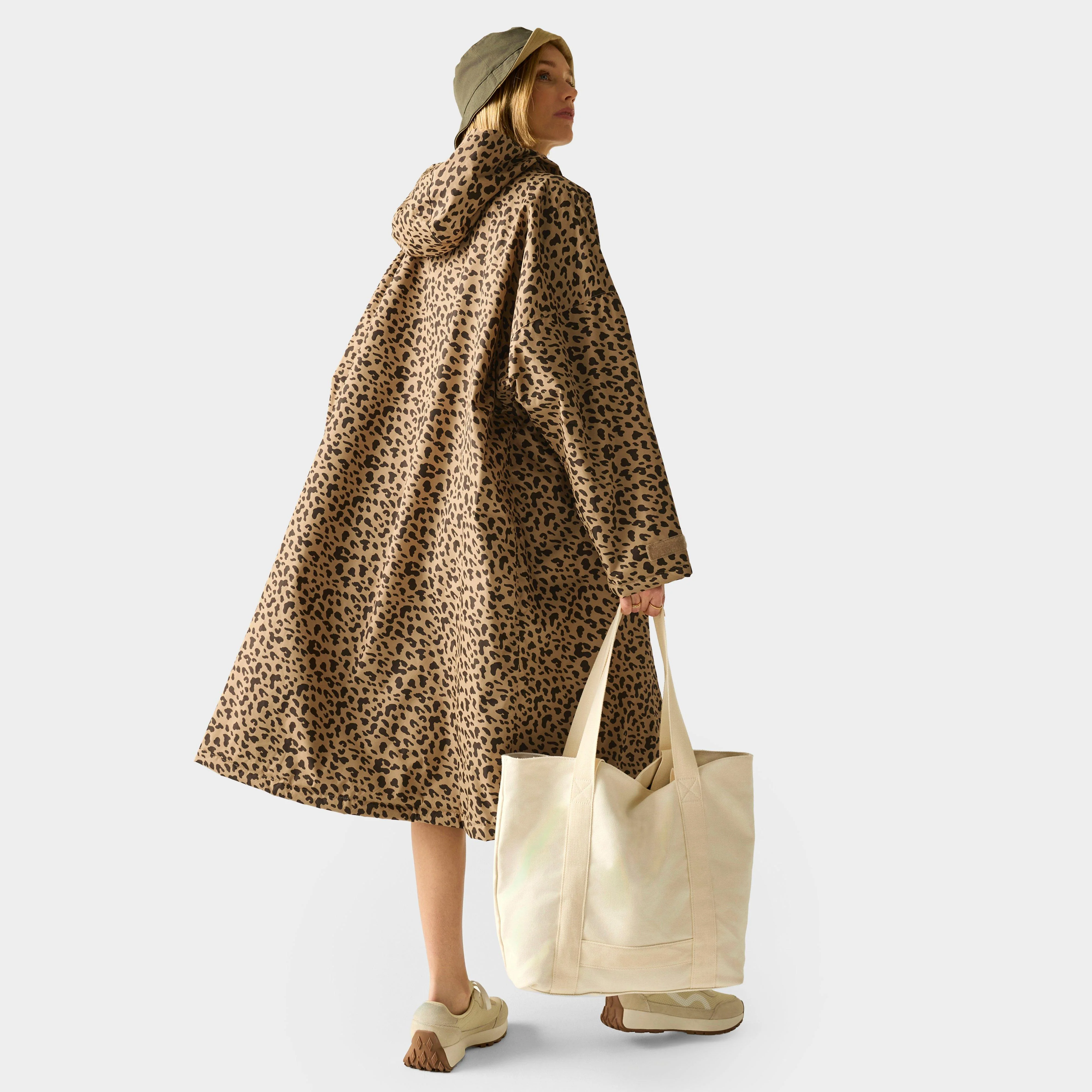 Unisex Waterproof Changing Robe - Image 6