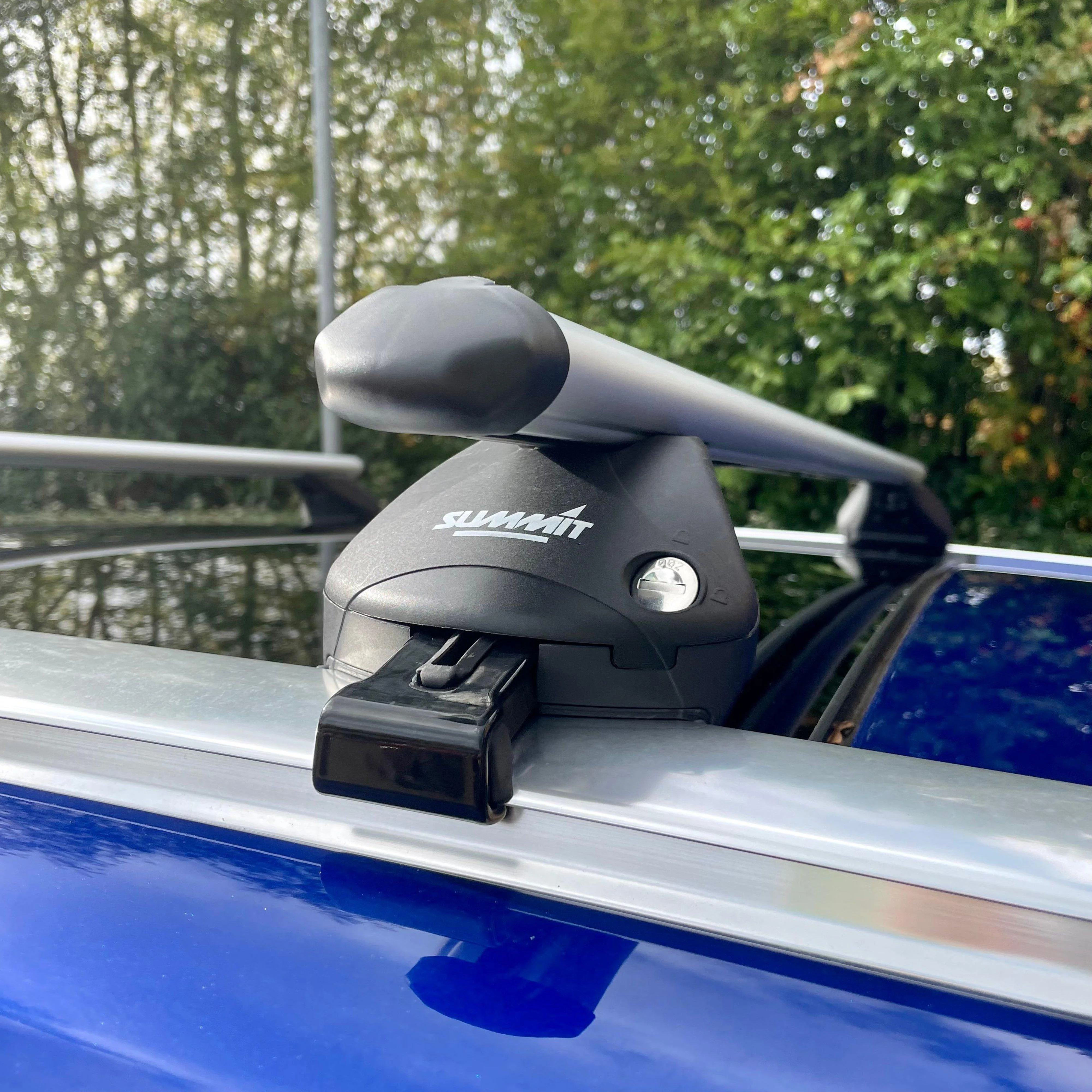 Premium Integrated Rails Roof Bars – 1.07m - Image 3